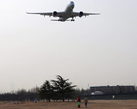 China's top airlines swing to Q1 profit, fuel costs cloud outlook