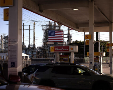 Brent oil prices surge above $125 after setting new wartime high