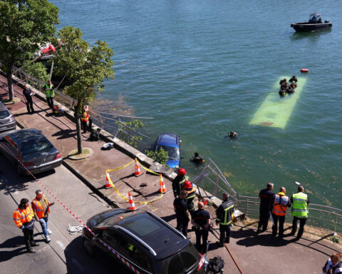 People rescued after bus falls into river Seine near Paris
