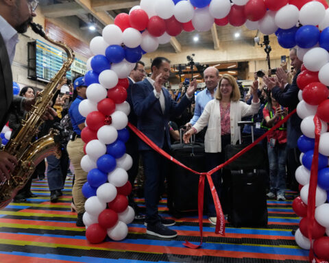 The first direct US-Venezuela commercial flight in 7 years lands in Caracas