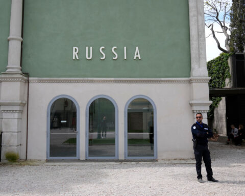 The Venice Biennale jury resigns amid tensions over awards ban, Russian participation