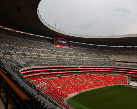 Mexico's economy contracts more than expected, recovery could hinge on World Cup
