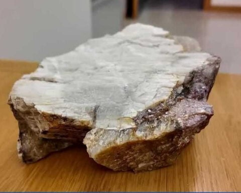 USGS report finds hundreds of thousands of metric tons of lithium oxide in Maine, New Hampshire