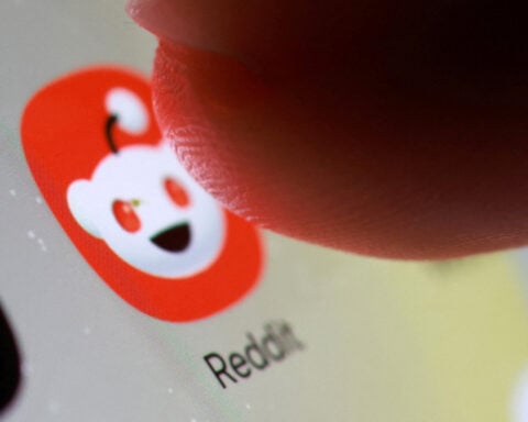 Reddit expects revenue above estimates as AI tools fuel ad growth