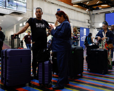 US resumes commercial passenger air service to Venezuela after seven years