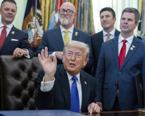 Trump gives go-ahead to major new Canada-US oil pipeline