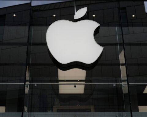 Apple beats out earnings estimates with continued iPhone momentum