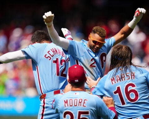 Schwarber delivers as Phillies rally again to beat Giants 6-5 in 10 innings for doubleheader sweep