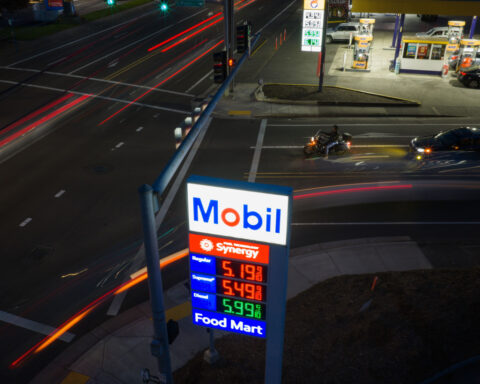 Profit for the biggest US oil companies declined in the first quarter, but only on paper