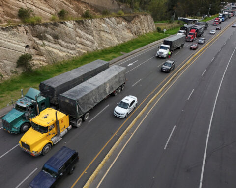Colombia-Ecuador trade collapsing as tariff war intensifies, business groups say