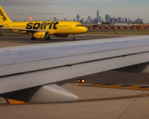 Spirit to halt all flights as of early Saturday
