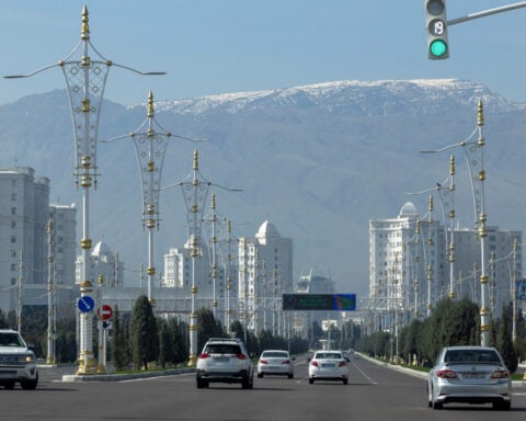 Reclusive Turkmenistan shows signs of cautiously opening up