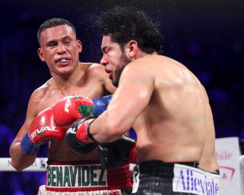 Benavidez KOs Ramirez in the 6th to win the WBA and WBO cruiserweight titles