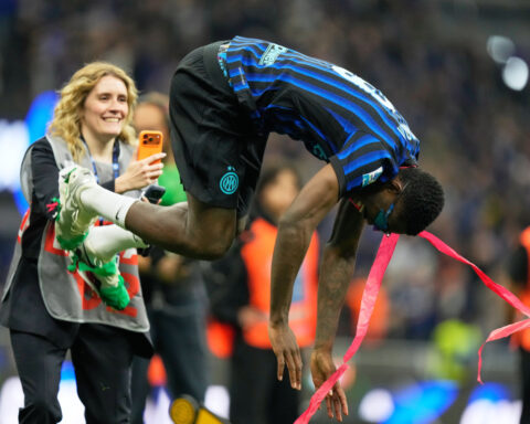 Thuram's goal and Lautaro's assist lead Inter to the Serie A title and a long-awaited San Siro party