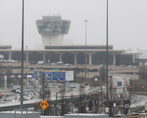 United jet hits truck and light pole on approach to Newark airport