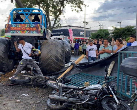 Monster truck crashes into crowd in Popayan, Colombia, killing two