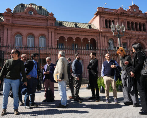 Argentina's Milei restores press access to presidency after a ban sparks backlash