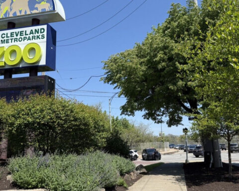 Cleveland Metroparks Zoo, Akron Zoo evacuated due to threats