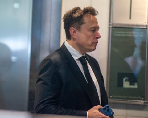 Musk wanted to settle with OpenAI just days before their courtroom showdown, new filing says