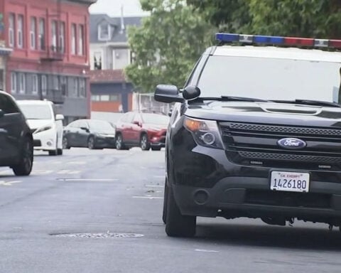 Police searching for suspect who allegedly drove onto sidewalk in Oakland, injuring 7