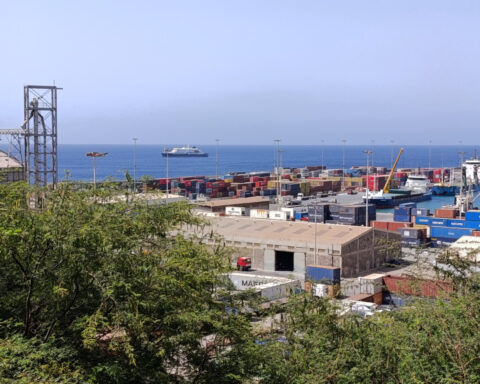 Evacuations planned as suspected hantavirus outbreak traps 150 on ship off Cape Verde