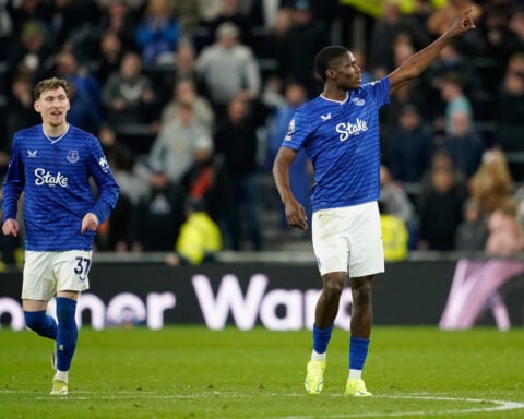 Man City's last-gasp draw at Everton hands Premier League momentum to Arsenal