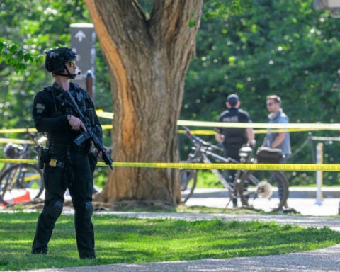 Secret Service shoots man who fired at agents near Washington Monument