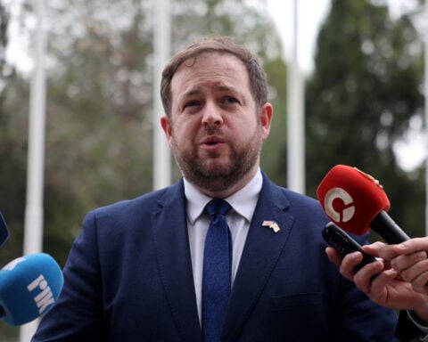 UK sanctions people, entities for recruiting migrants to fight for Russia against Ukraine
