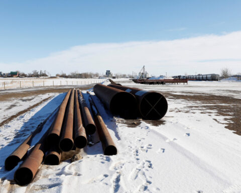 Canada-US oil pipeline close to reaching commitment requirement, sources say