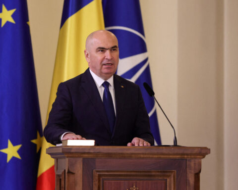 Romanian government collapses after no-confidence vote