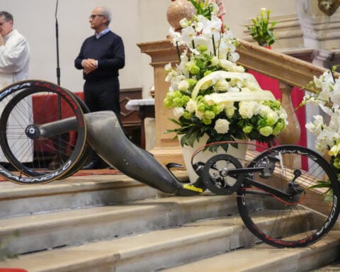 Thousands at funeral for Italian auto champ and Paralympic gold medalist Alex Zanardi