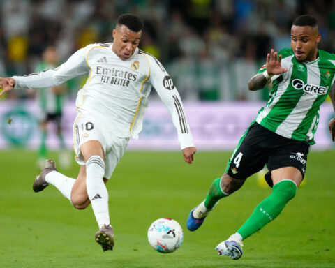 Injured Mbappé defends commitment to rehab after out-of-town trip before clasico