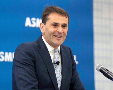 Top European tech CEOs call for easier AI rules