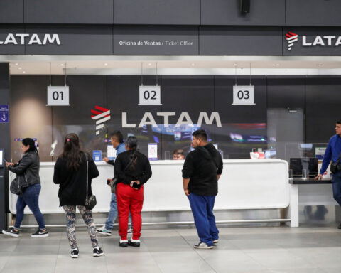LATAM Airlines cuts 2026 earnings forecast as jet fuel shock lifts costs