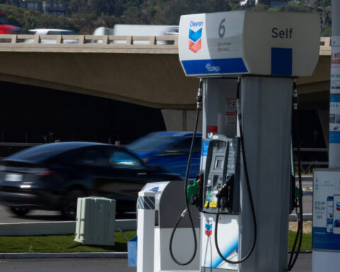 US gasoline prices top $4.50 a gallon as summer driving season nears