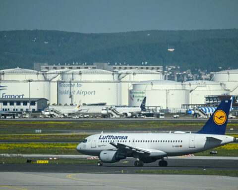 Lufthansa sticks to 2026 outlook despite $2 billion jet-fuel hit, shares rise