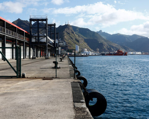 Regional leader of Spain's Canary Islands rejects hantavirus-hit cruise docking there