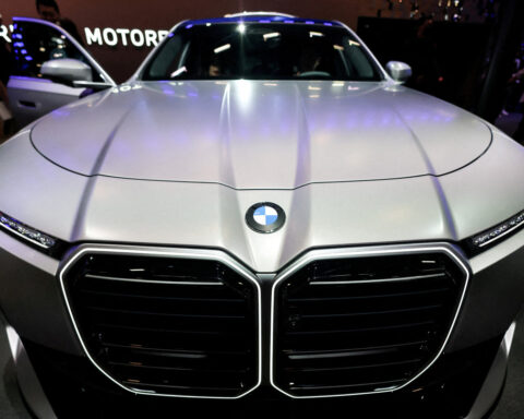 BMW holds 2026 outlook despite Q1 profit slump, shares jump on margin beat