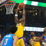 Lakers forward Vanderbilt suffers 'gruesome' injury to right pinkie while trying to block shot