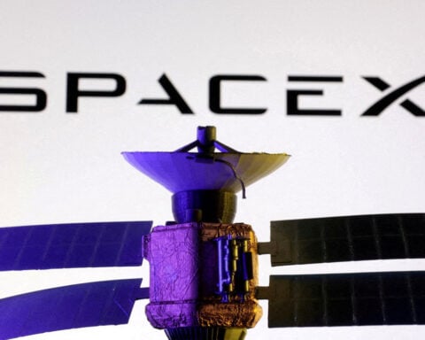 Investor group urges SEC to scrutinize SpaceX IPO filing, avoid conflicts