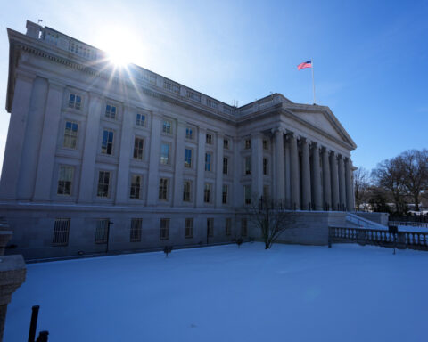 US Treasury keeps auction sizes steady; dealers expect change in early 2027