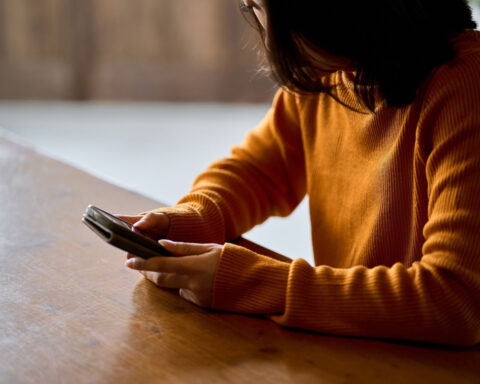 Social media doesn’t strengthen your friendships. What works