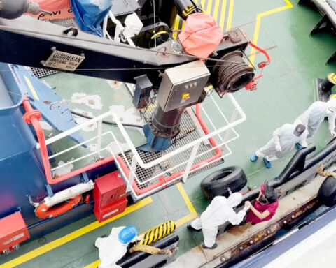 Health officials track dozens who left hantavirus-stricken ship after first fatality