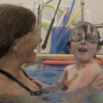 Four-year-old shows she can swim with one arm