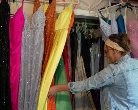 Neighbor helps high school students find prom dresses at a lower cost