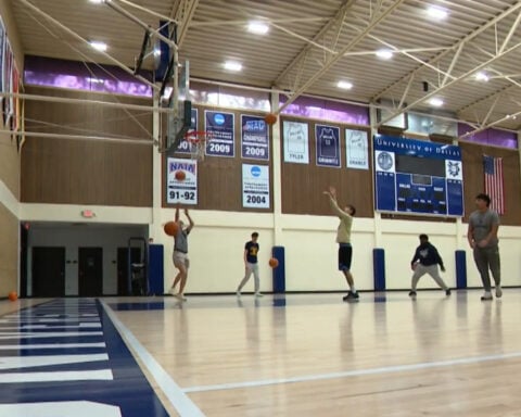 Mark Cuban donates $30,000 to College basketball team to help fund London trip