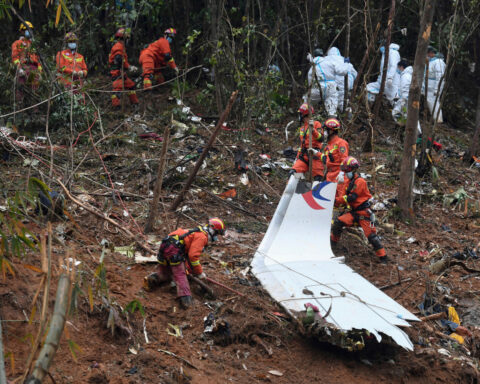Both engines shut off and cockpit struggle came before 2022 China plane crash, NTSB data suggests