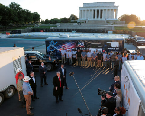 Trump makes surprise visit to see Lincoln Memorial pool renovations