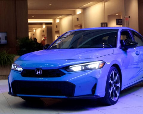 US hybrid-car sales soar, along with gas prices