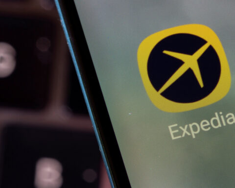 Expedia tumbles as Middle East conflict, Mexico travel advisory hit bookings